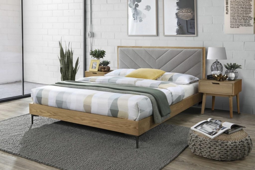 Modna sypialnia z tapicerowanym łóżkiem Margarita 