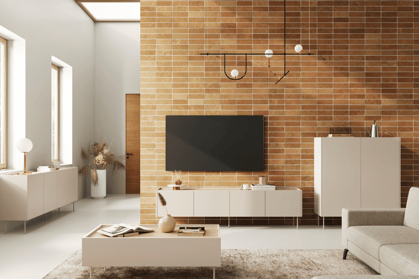 Nowoczesny salon z ceglaną ścianą i minimalistycznymi kaszmirowymi meblami