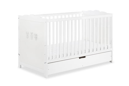 Drewniane łóżeczko dla niemowlaka z szufladą i barierką Marsell - biały, 140x70
