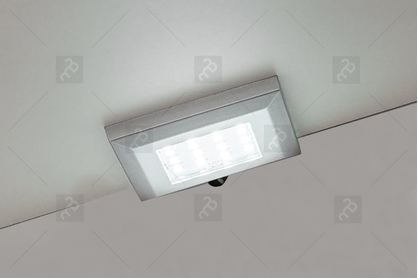 Oświetlenie LED na półki szklane