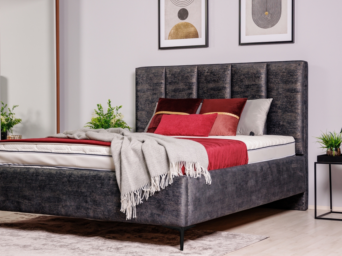 Tapicerowane łóżko sypialniane ze stelażem Klabi - 180x200, nogi czarne  łóżko z metalowymi nóżkami 