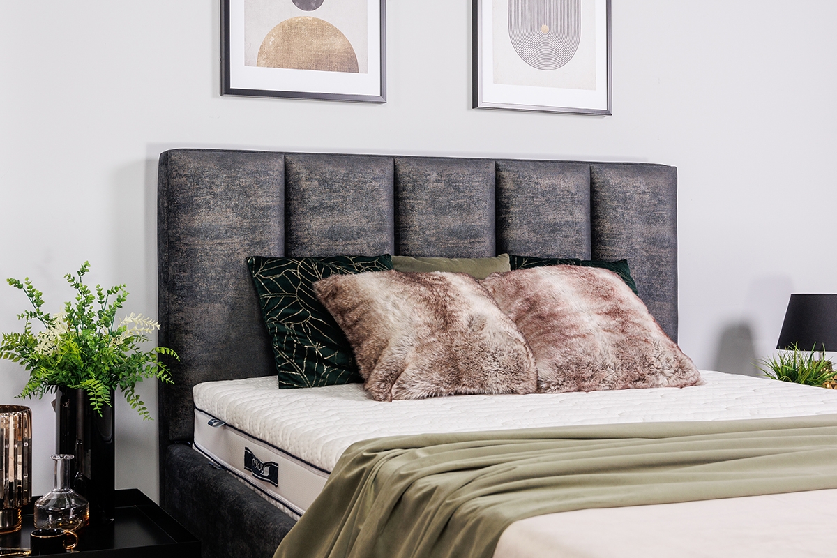 Tapicerowane łóżko sypialniane z pojemnikiem Klabi - 160x200, nogi czarne  łóżko z miękkim wezgłowiem 