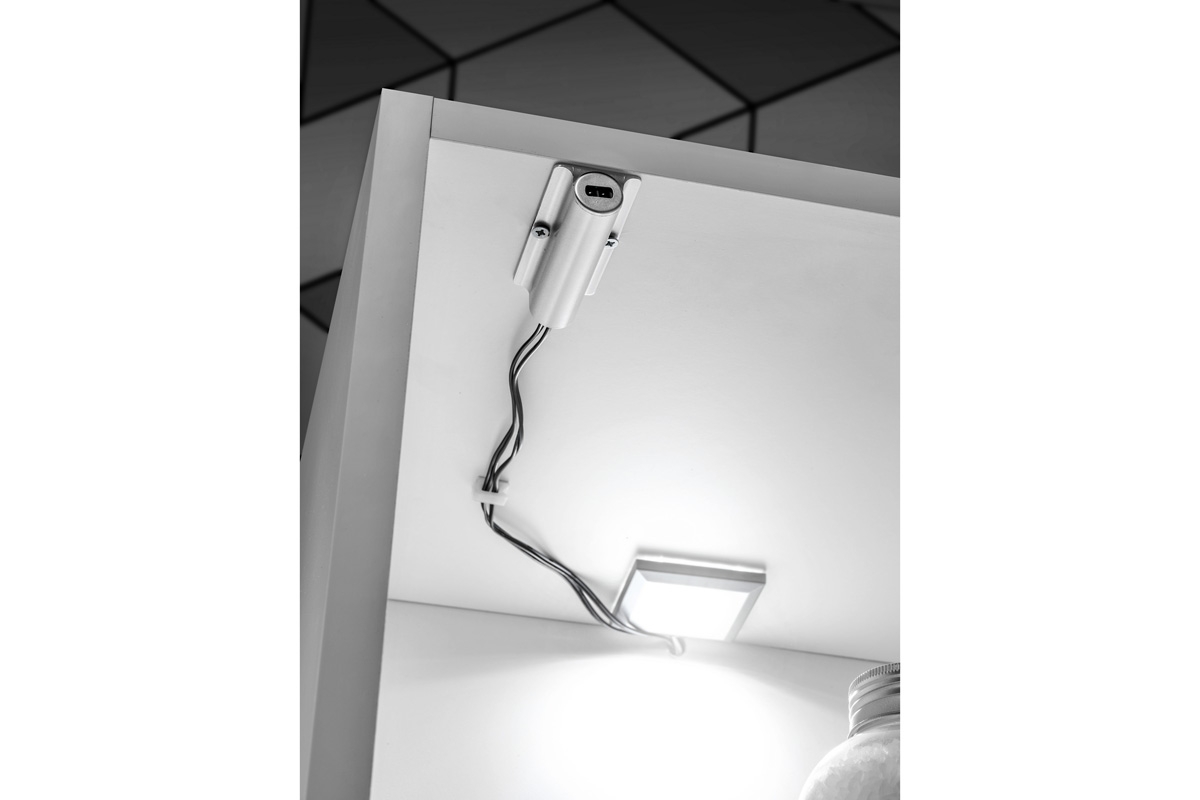 Zestaw mebli łazienkowych Leonardo White VII - Biały   oświetlenie w szafce łazienkowej 
