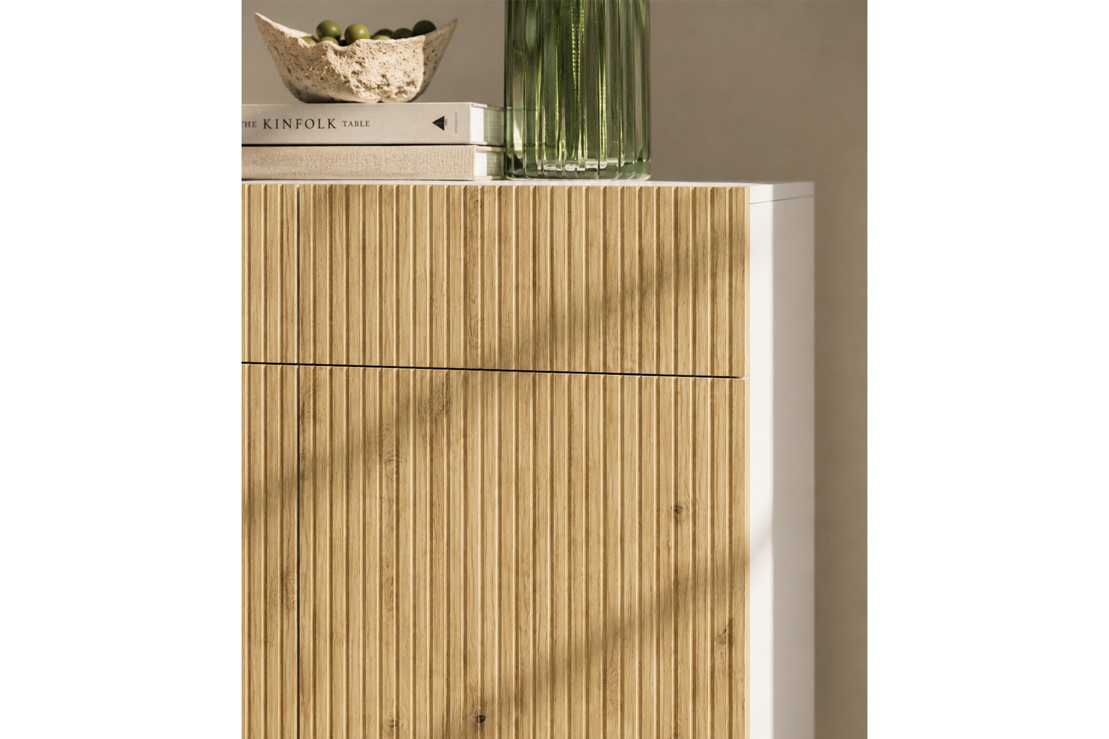 Komoda czterodrzwiowa Nicole 200 cm z szufladami - biały / dąb artisan / czarne nóżki