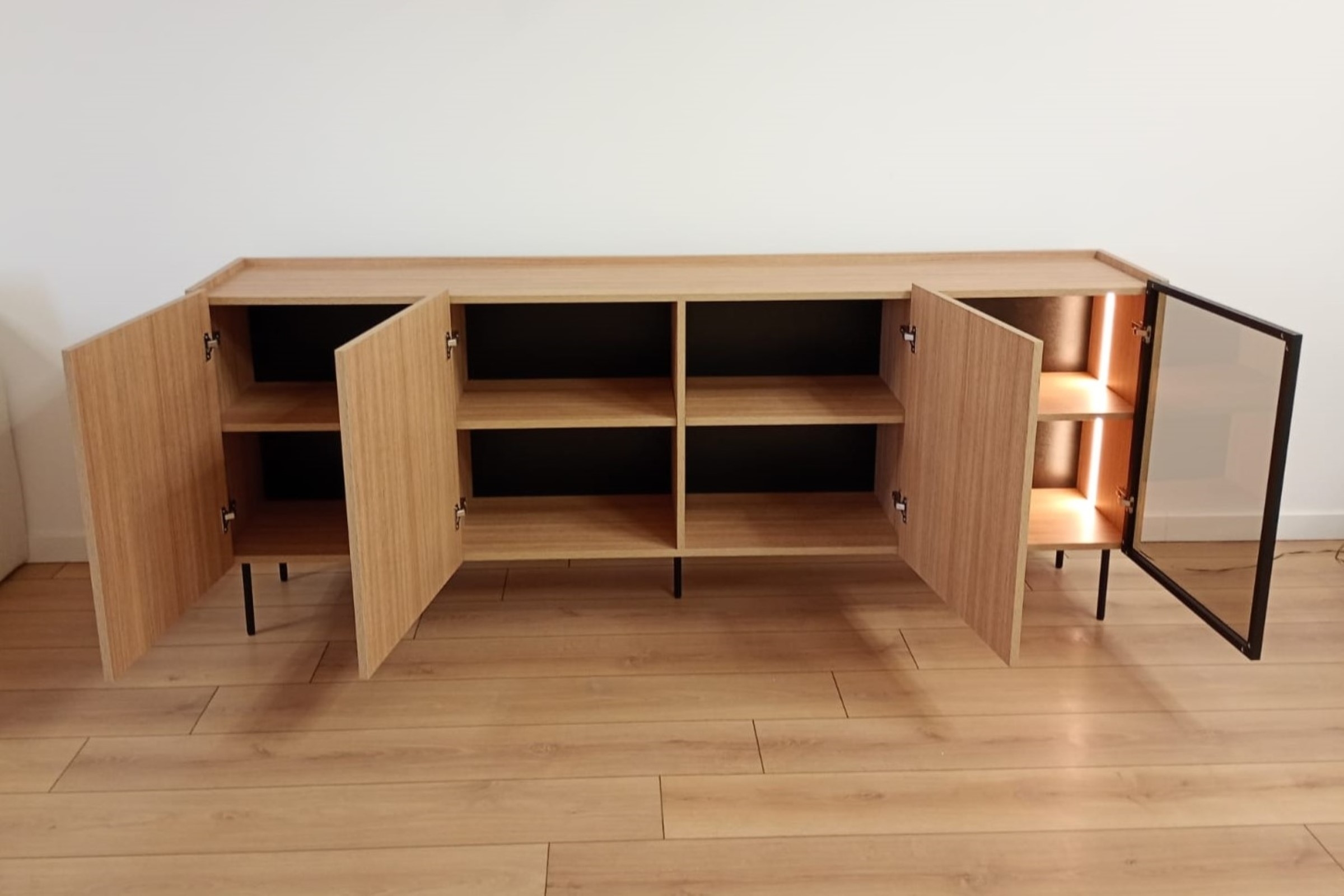 Komoda Dunari 220 cm czterodrzwiowa z szufladami - dąb sławonia - Wyprzedaż ekspozycji