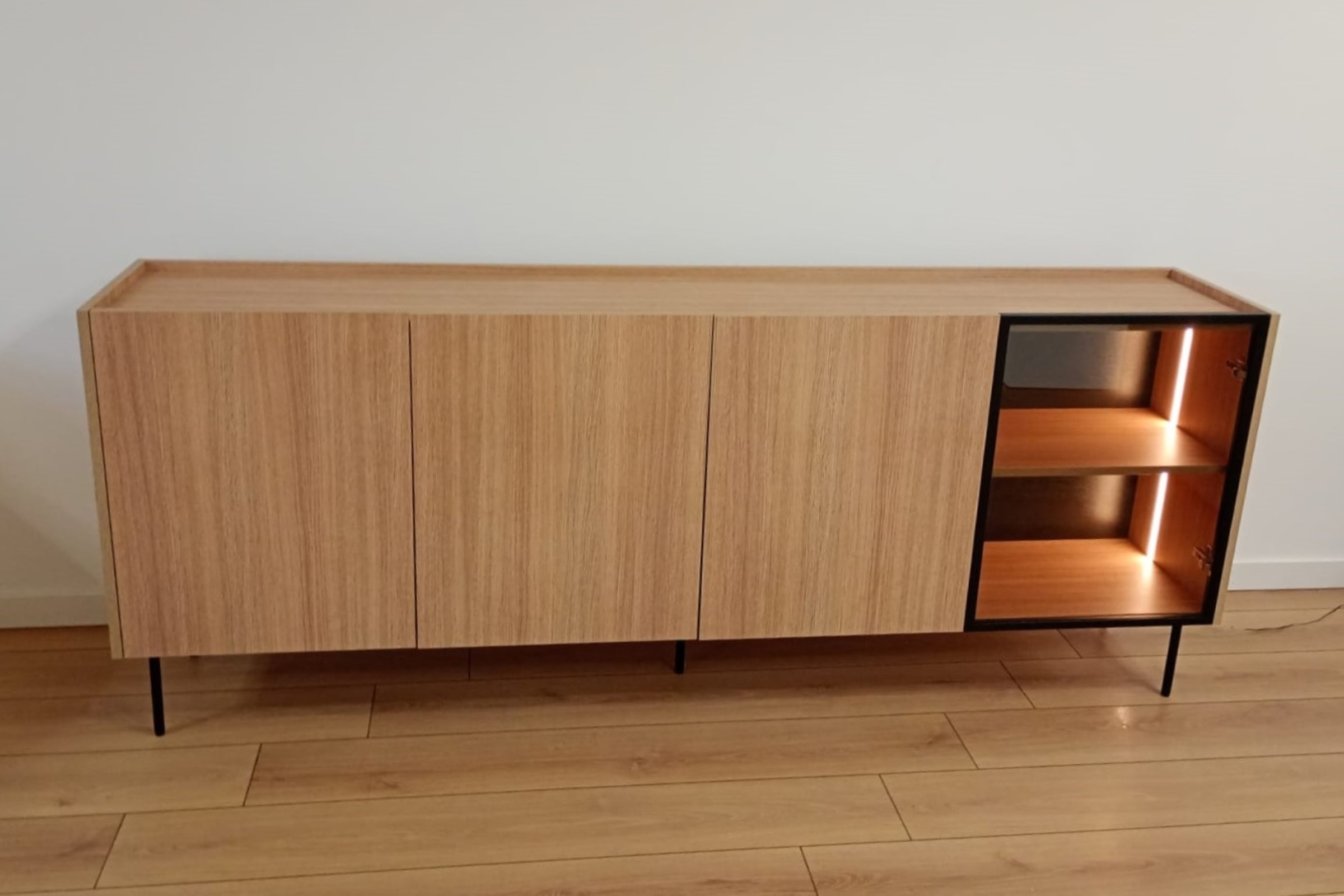 Komoda Dunari 220 cm czterodrzwiowa z szufladami - dąb sławonia - Wyprzedaż ekspozycji