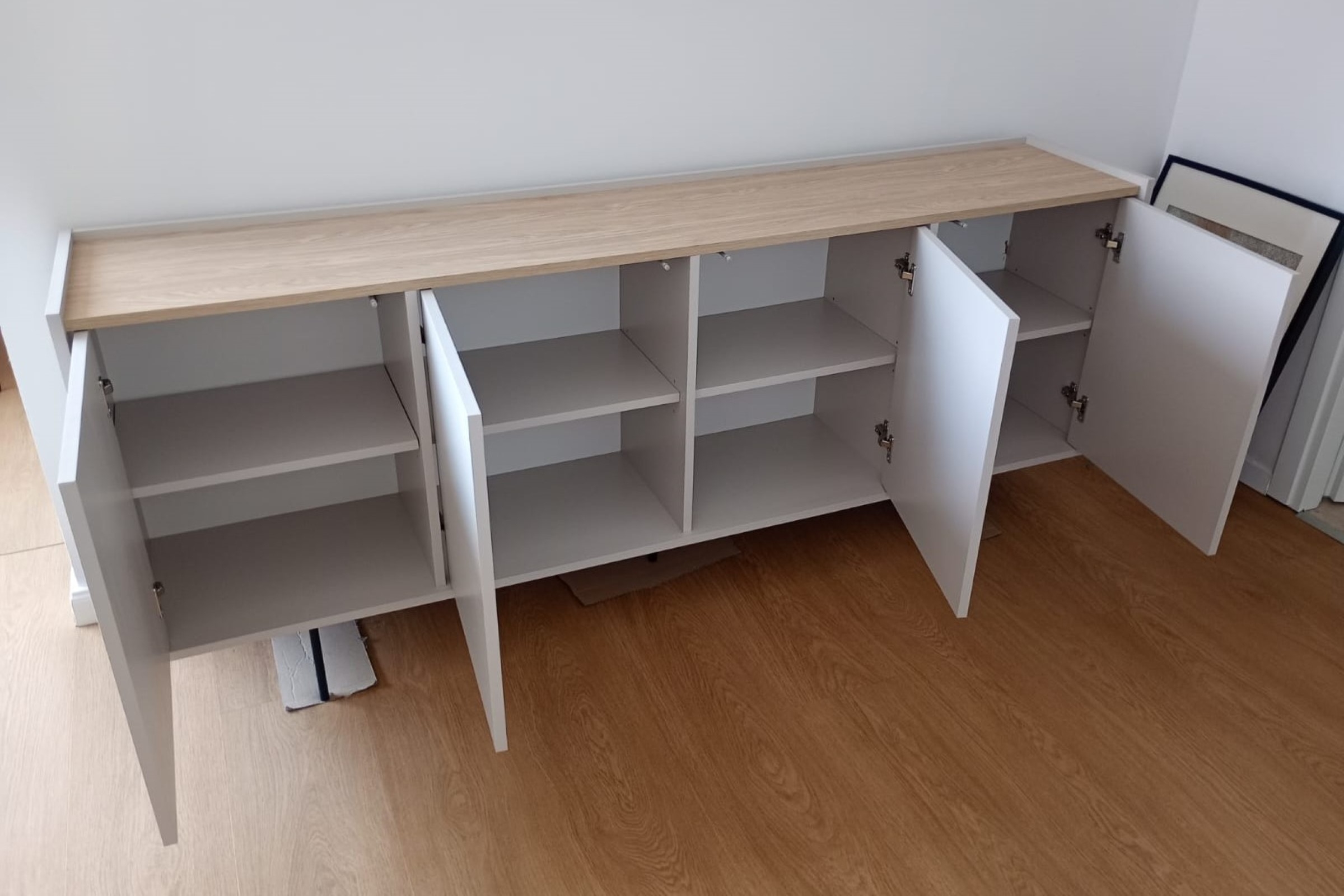 Komoda Zenar 200 cm czterodrzwiowa - kaszmir / dąb olejowany - Wyprzedaż ekspozycji