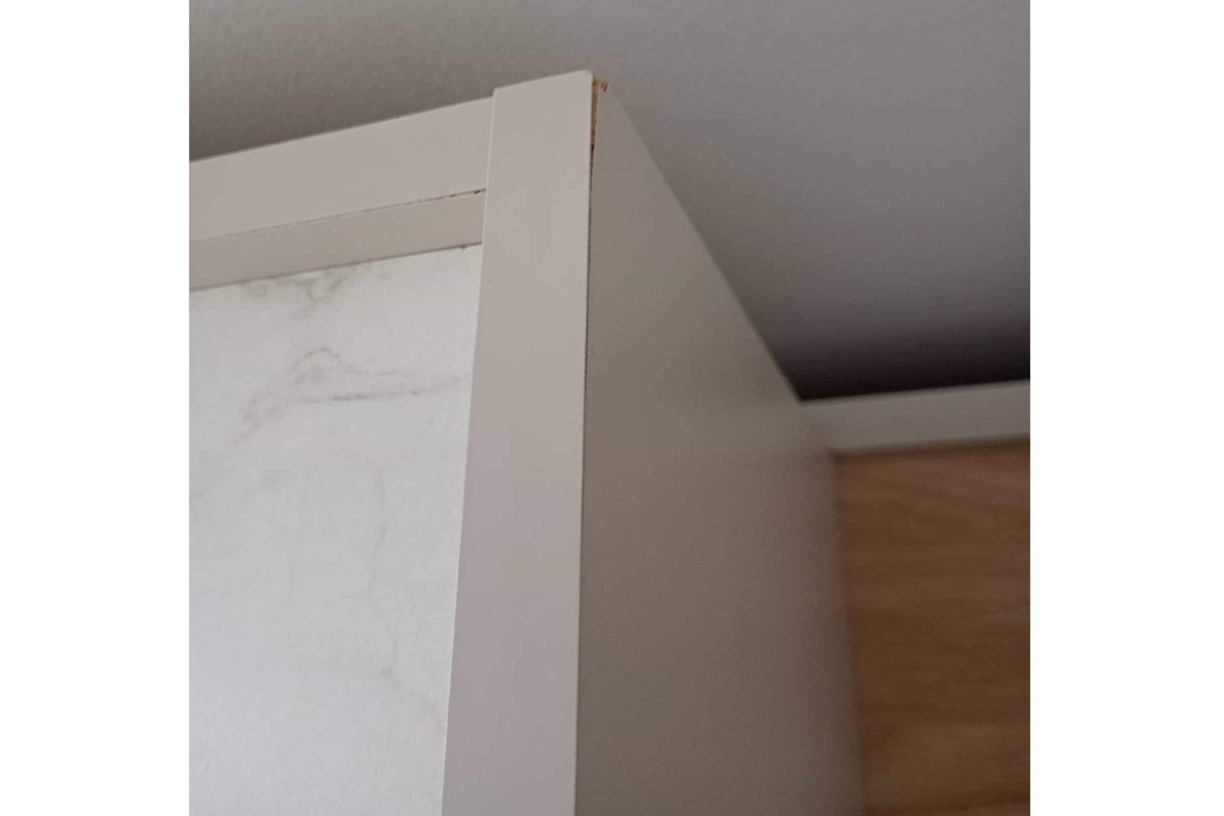 Szafka nocna Malmi 45 cm wisząca z szufladą - kaszmir / crema bianca / złoty - Wyprzedaż ekspozycji