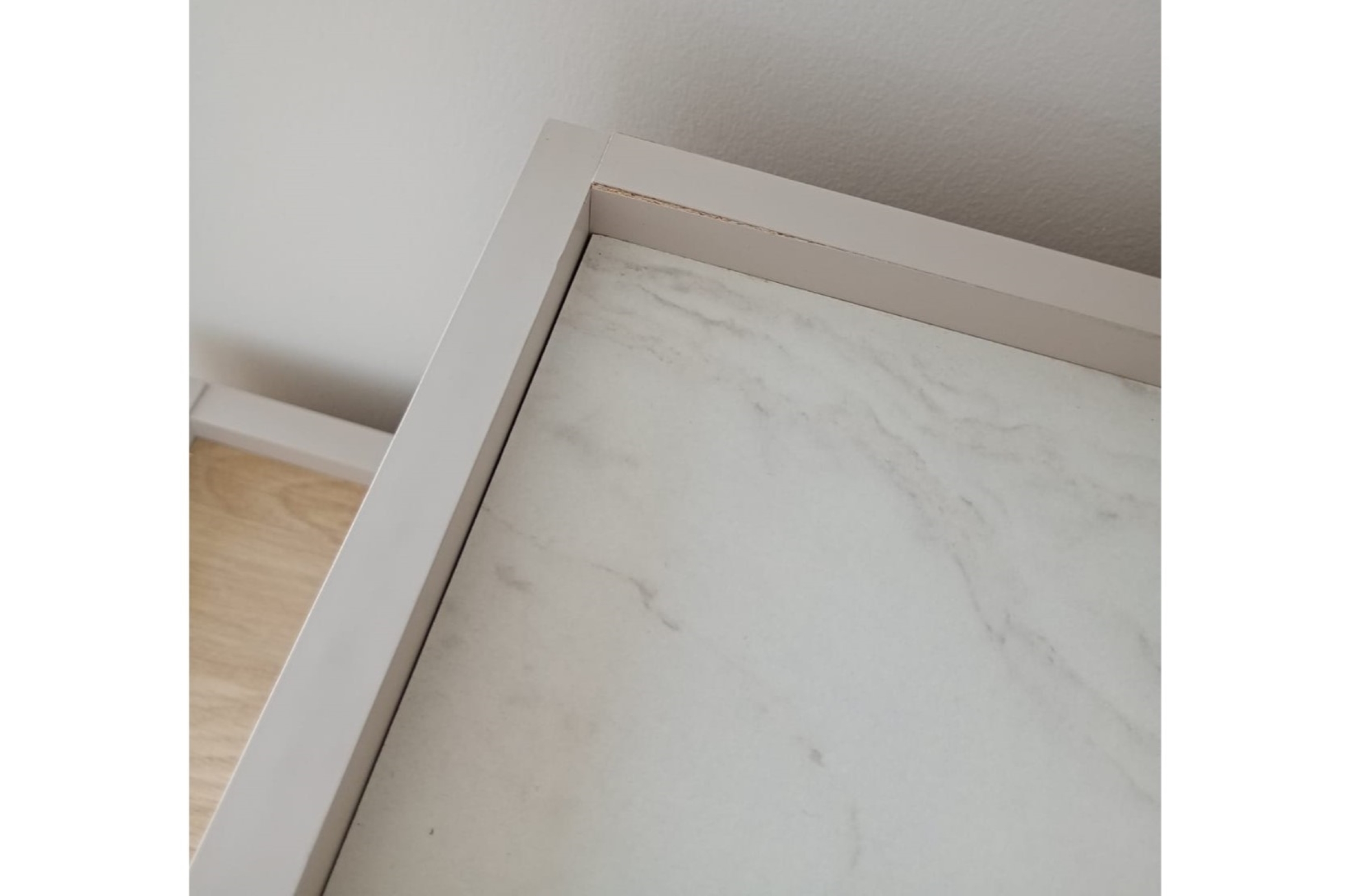 Szafka nocna Malmi 45 cm wisząca z szufladą - kaszmir / crema bianca / złoty - Wyprzedaż ekspozycji
