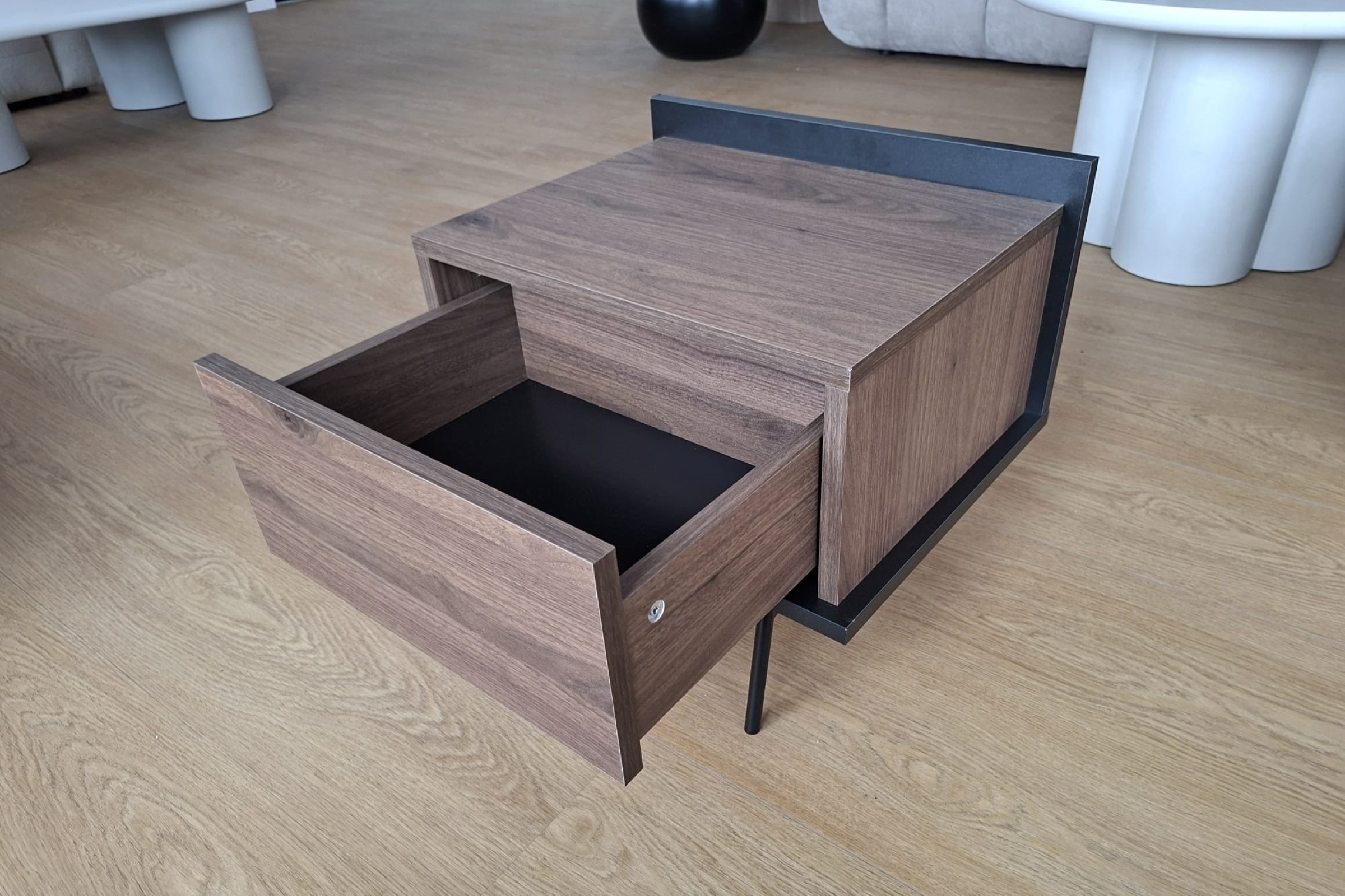 Szafka nocna Zenar z szufladą 50 cm - orzech elegant / czarny - Wyprzedaż ekspozycji