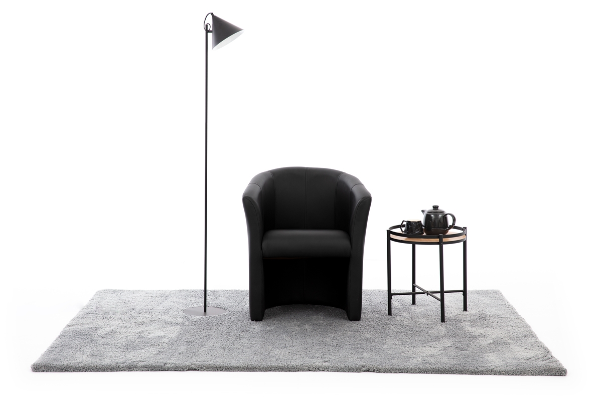 Tapicerowany fotel kubełkowy Noobis - czarna ekoskóra Madryt 9100 czarny. minimalistyczny fotel do salonu 