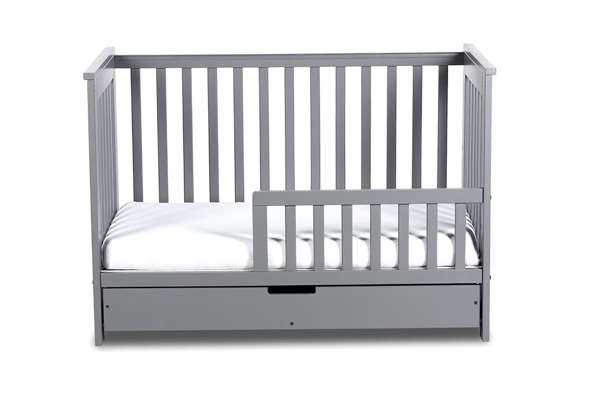 Drewniane łóżeczko dla niemowlaka z szufladą i barierką Iwo - grafit, 120x60 łóżko niemowlęce od 1. dnia 