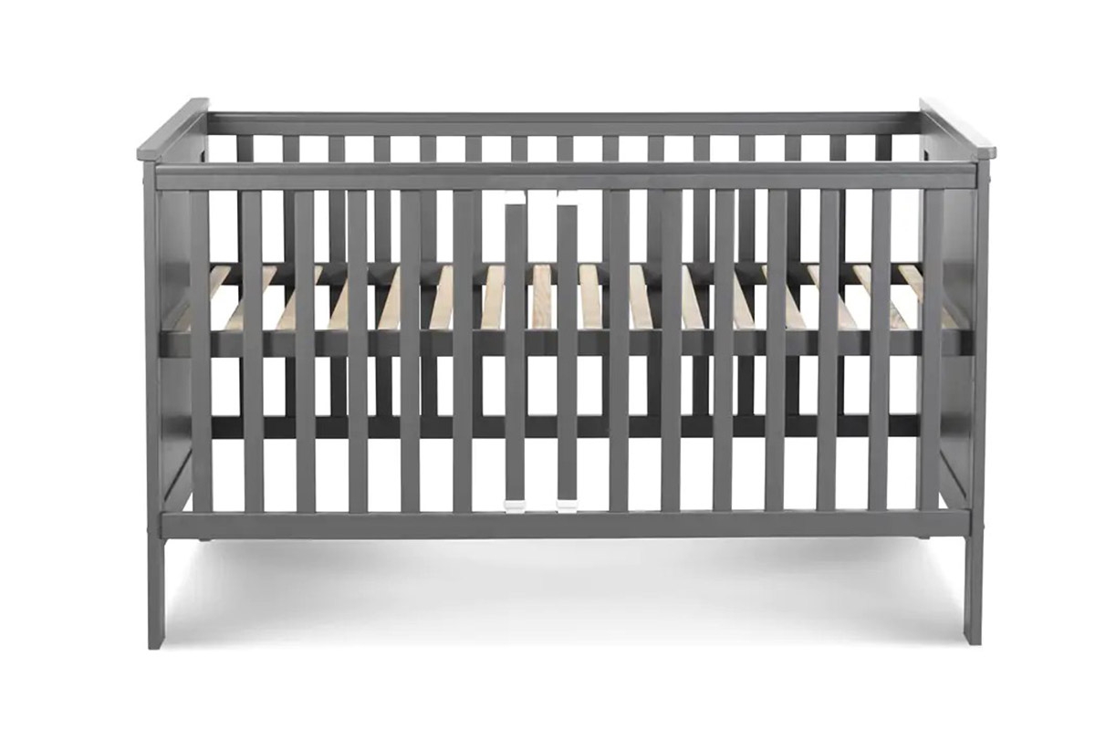 Drewniane łóżeczko dla niemowlaka z barierką Iwo - grafit, 140x70 szare łóżeczko z wysokimi nóżkami 