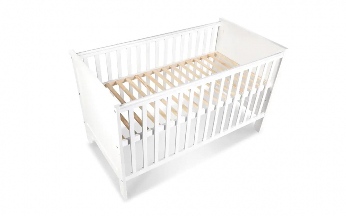 Drewniane łóżeczko dla niemowlaka z barierką Iwo - biały, 140x70 łóżeczko z opuszczanym dnem 