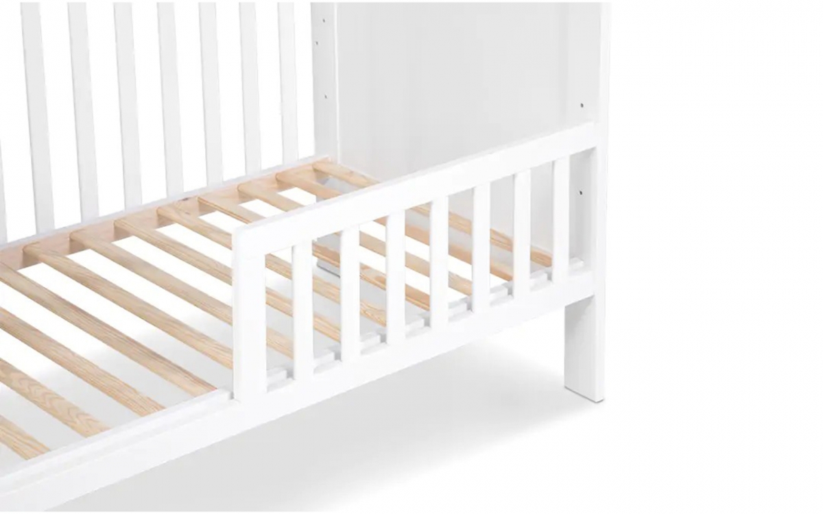 Drewniane łóżeczko dla niemowlaka z barierką Iwo - biały, 140x70 łóżeczko drewniane z dnem z listew 