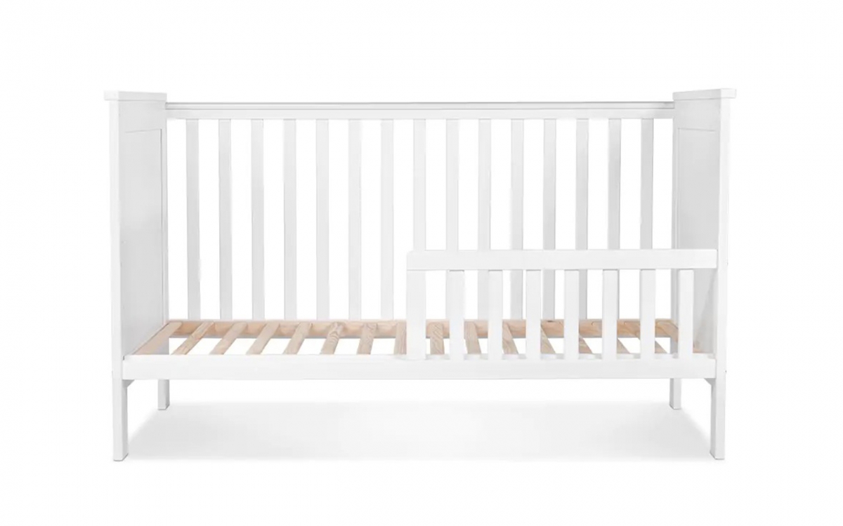 Drewniane łóżeczko dla niemowlaka z barierką Iwo - biały, 140x70 łóżeczko drewniane z płaskami szczeblami 