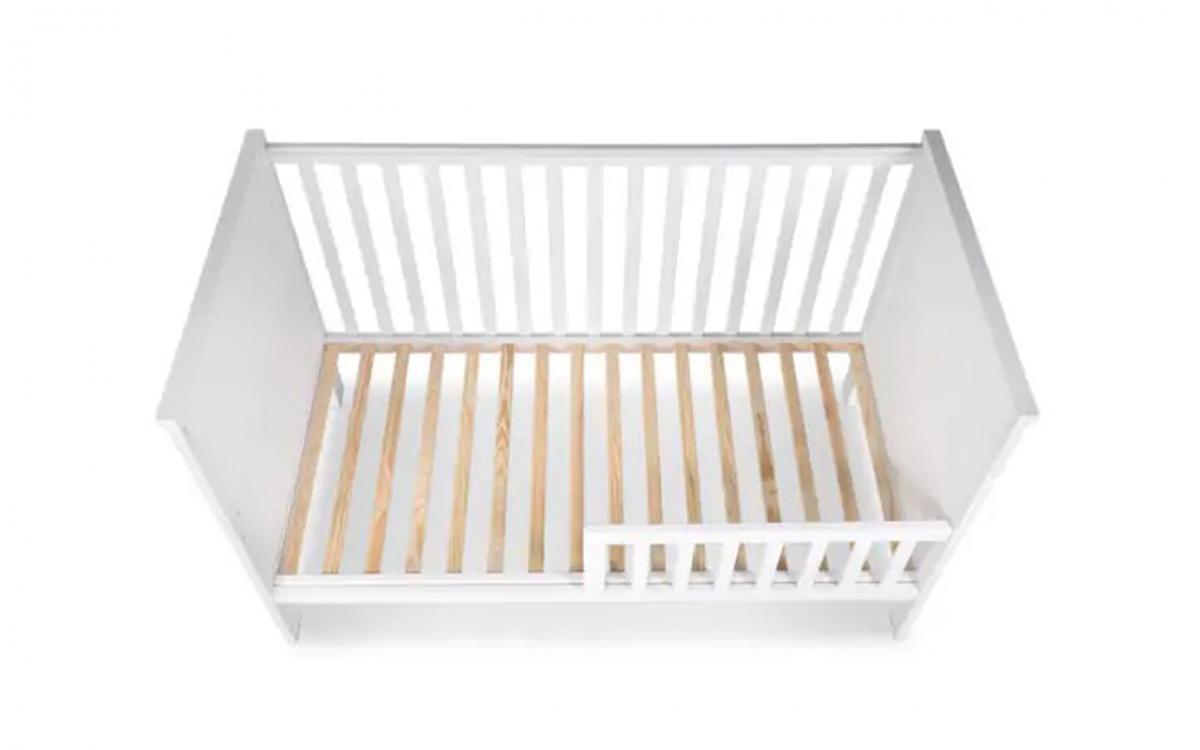 Drewniane łóżeczko dla niemowlaka z barierką Iwo - biały, 140x70 łóżeczko niemowlęce Iwo 