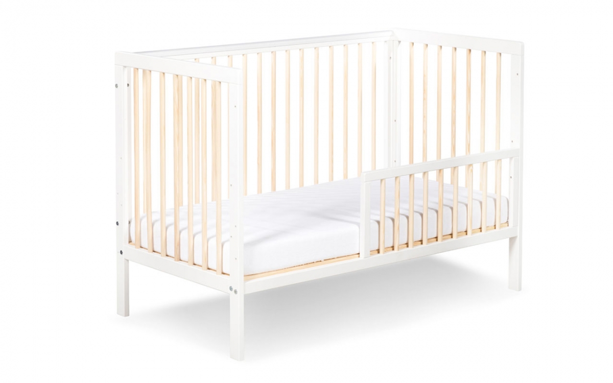 Drewniane łóżeczko dla niemowlaka z barierką Timi - biały/sosna, 120x60 łóżeczko niemowlęce z barierką  
