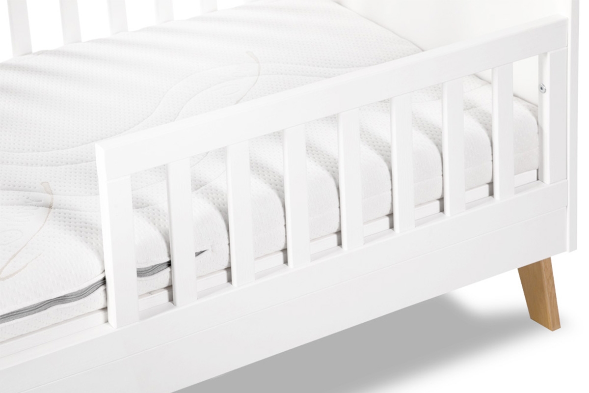 Drewniane łóżeczko dla niemowlaka z szufladą i barierką Noah - biały/dąb, 120x60 niska barierka do łóżka Noah 