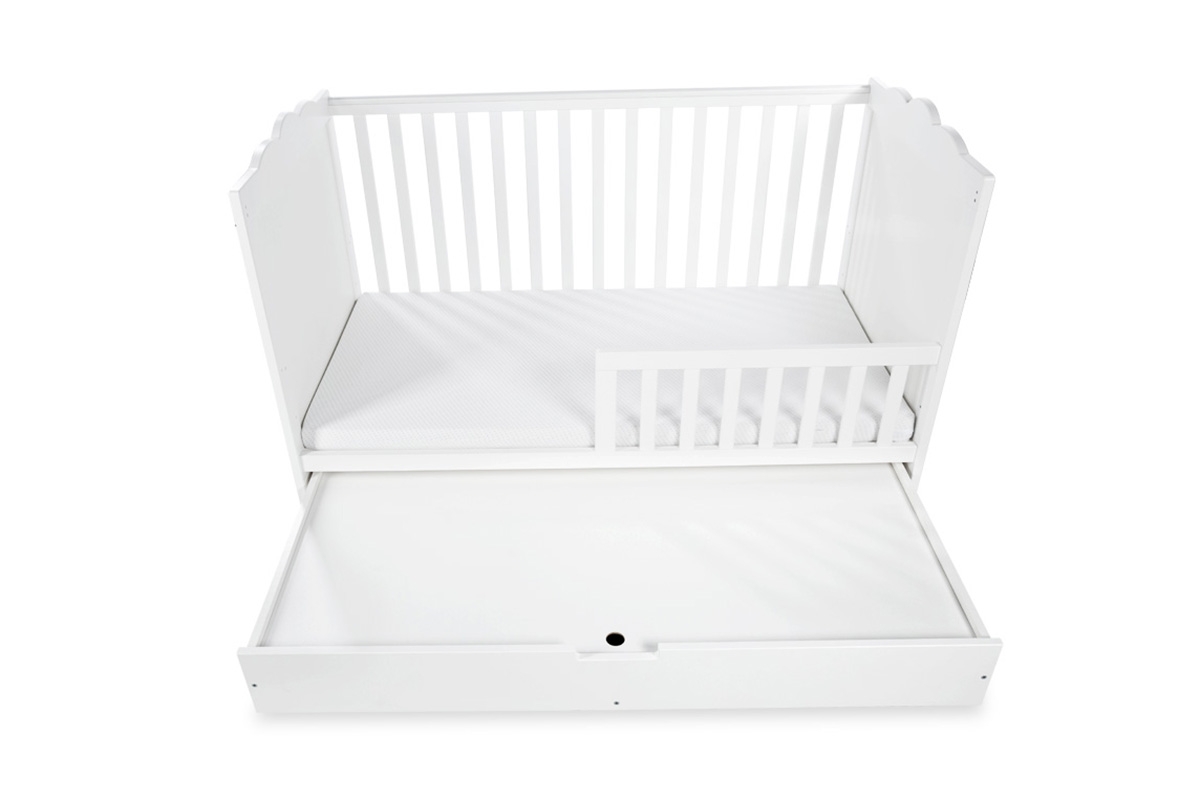 Drewniane łóżeczko dla niemowlaka z szufladą i barierką Marsell - biały, 140x70 łóżeczko dziecięce z z wysuwaną szufladą 