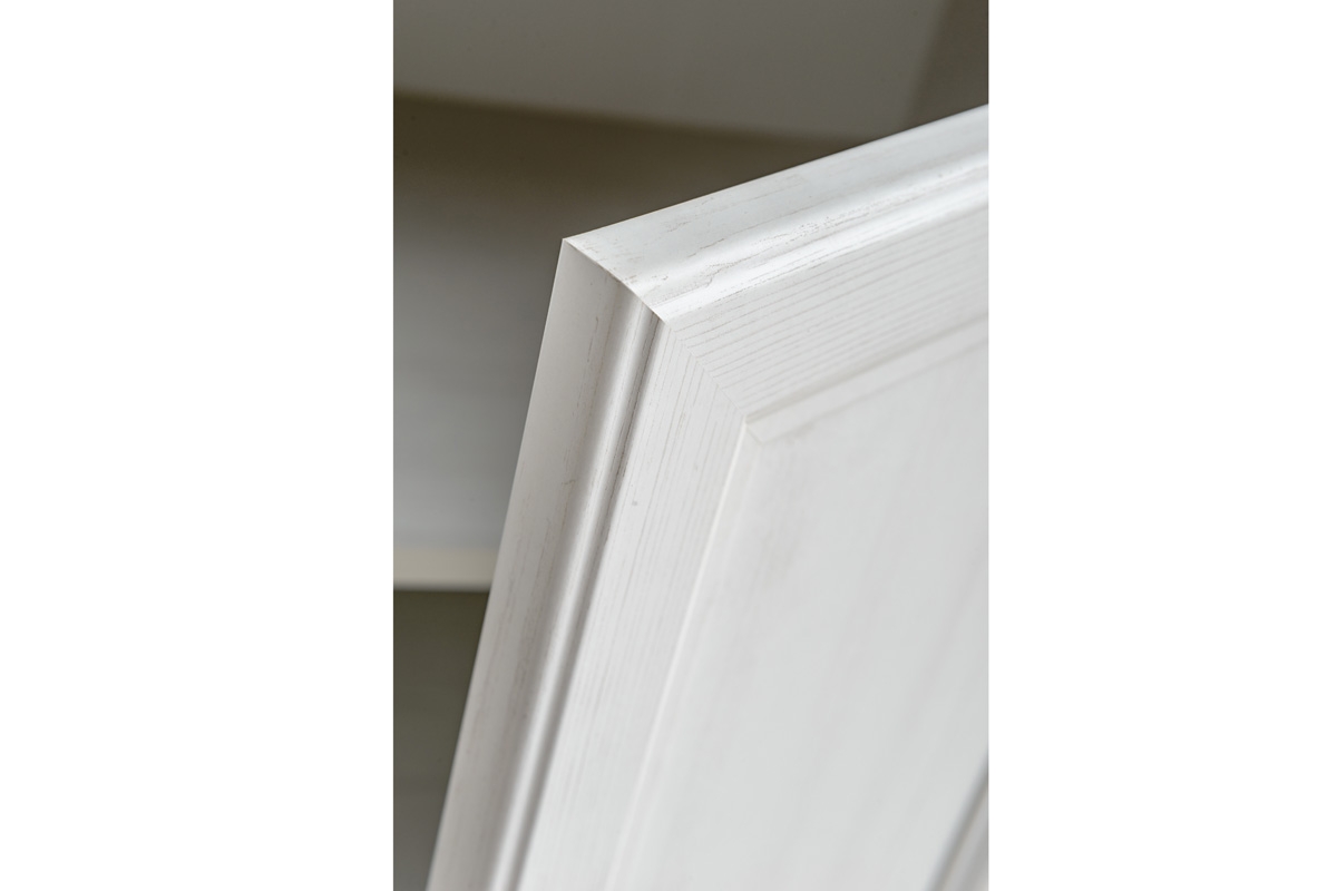 Wysoka szafka do łazienki Palace White 800 białe meble imitujące drewno