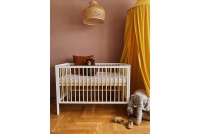 Drewniane łóżeczko dla niemowlaka z szufladą i barierką Timi - biały, 120x60 pokój dziecięcy z białym łóżeczkiem 