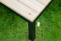 Zestaw mebli ogrodowych w nieprzemakalnej tkaninie Hooly ze stolikiem z litego drewna - szary Garden 2851 / bezbarwny drewniany stolik do ogrodu