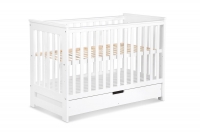 Drewniane łóżeczko dla niemowlaka z szufladą i barierką Iwo - biały, 120x60 białe łóżeczko niemowlęce Iwo 