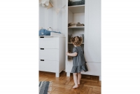 Dziecięca szafa z szufladą Iwo - biały biała szafa otwierana 