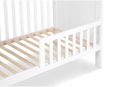 Drewniane łóżeczko dla niemowlaka z barierką Iwo - biały, 140x70 łóżeczko drewniane z dnem z listew 