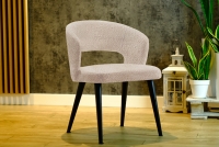 Krzesło drewniane Luna z tapicerowanym siedziskiem - kremowy Catch me 02  / czarne nogi beżowe krzesło na czarnych nogach
