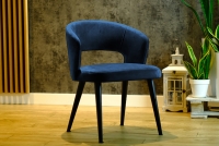 Krzesło drewniane Luna z tapicerowanym siedziskiem - granat Monolith 77 / czarne nogi granatowe krzesło z czarnymi nogami